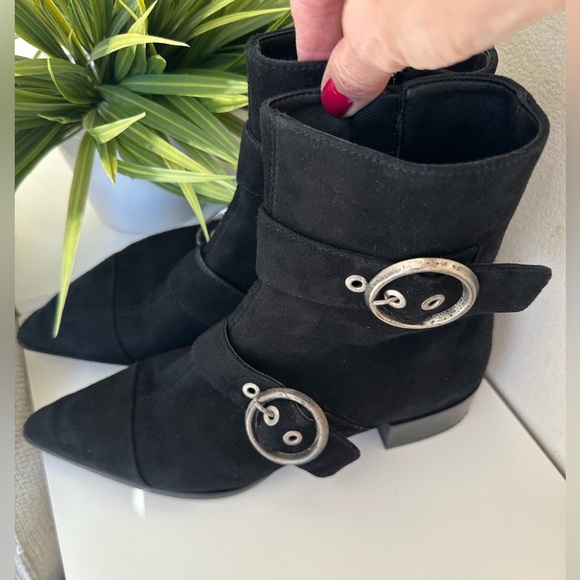 Zara | Flat Suede Boots - Picture 14 of 16